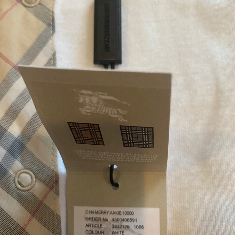 Burberry baby onesie - Picture 3 of 4